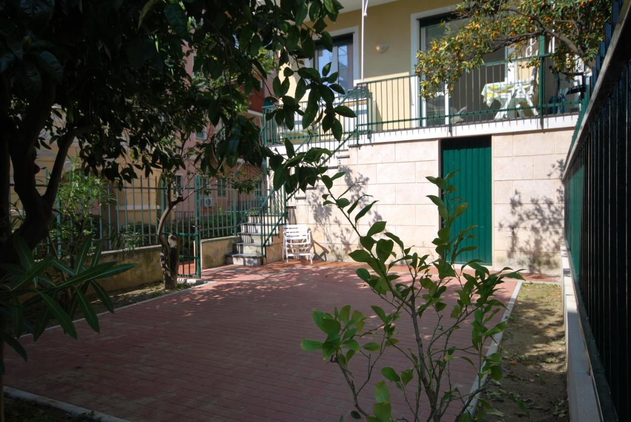 Appartamenti Con Giardino E Posto Auto Per Famiglie Finale Ligure Exterior photo